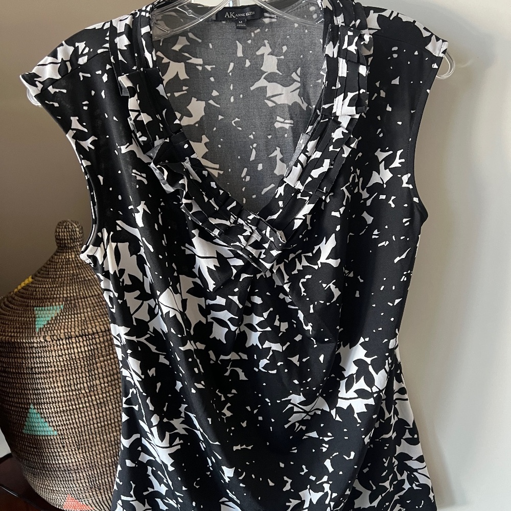 Anne Klein (AK) sleeveless top